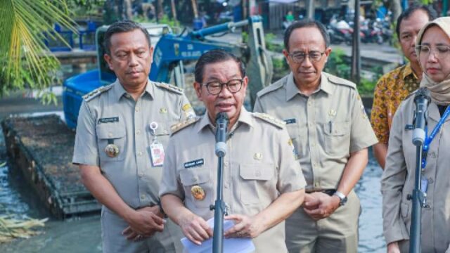 Pramono ofrece apartamentos a residentes alrededor del río Ciliwung | Pramono ofrece apartamentos a residentes alrededor del río Ciliwung
|