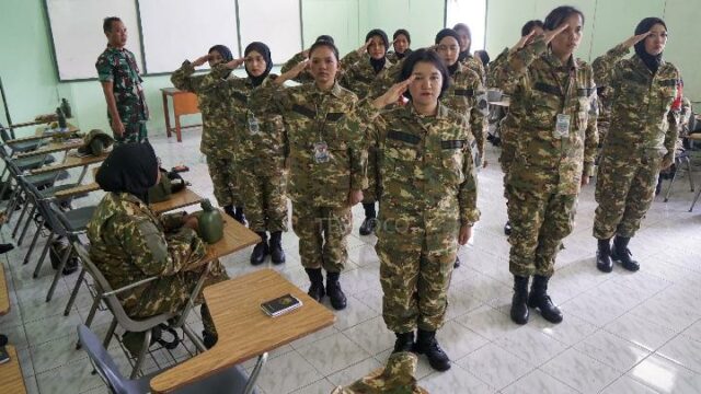 La razón por la que el TNI limita el uso del móvil a los futuros directivos de Kopdes

 | 
