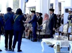 Prabowo saluda a Jokowi en el cumpleaños de Bhayangkara
| Prabowo saluda a Jokowi en el cumpleaños de Bhayangkara
|