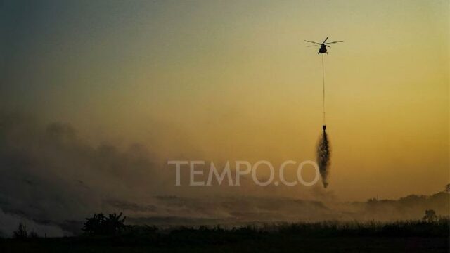 Incendio Jatiwaringin TPA: por condiciones climáticas, 5 días sin extinguir Incendio Jatiwaringin TPA: por condiciones climáticas, 5 días sin extinguir
|