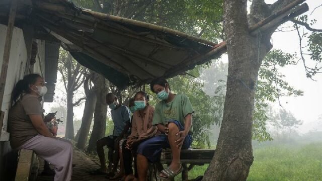 BNPB: 232 personas desplazadas debido al incendio en Jatiwaringin TPA

 | 