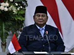 Prabowo recibe al primer ministro indio Narendra Modi en el aeropuerto de Halim
| Prabowo recibe al primer ministro indio Narendra Modi en el aeropuerto de Halim
|