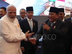 Prabowo presenta un recuerdo de Angklung al primer ministro indio
| Prabowo presenta un recuerdo de Angklung al primer ministro indio
|