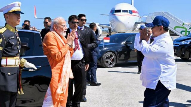 Prabowo da la bienvenida al primer ministro Modi en Yogyakarta Prabowo da la bienvenida al primer ministro Modi en Yogyakarta y visitará Prambanan
|