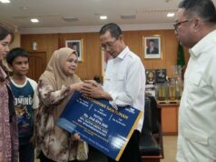 Taspen distribuye beneficios JKK y JKM a dos familias de ASN en las islas Riau
| Taspen distribuye beneficios JKK y JKM a dos familias de ASN en las islas Riau
|