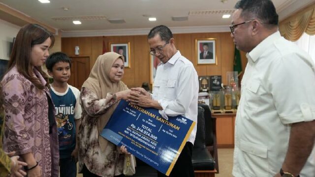 Taspen distribuye beneficios JKK y JKM a dos familias de Taspen distribuye beneficios JKK y JKM a dos familias de ASN en las islas Riau
|