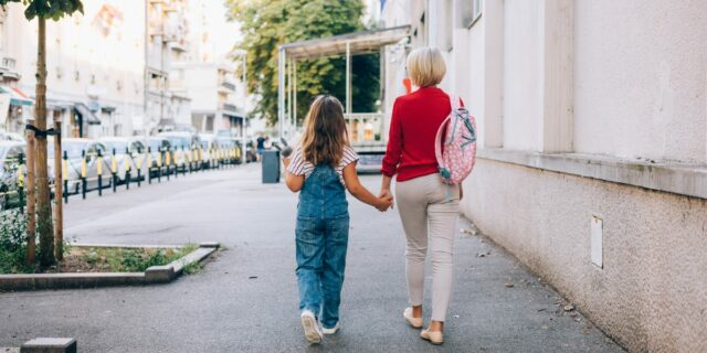 Abuela de cinco hijos sigue 10 reglas para tener relaciones significativas

 | Parenting,Health,essay,parenting-freelancer,grandparent,grandkids,lessons,family,advice-from-older-relatives,life-advice,july-4-save-2026