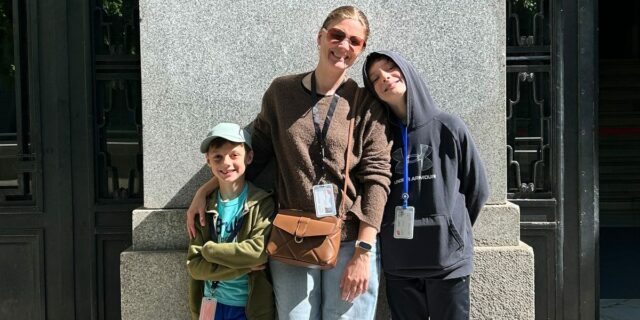 Mis hijos me ven usar IA todos los días. Me alegro que lo estén haciendo.

 | Parenting,essay,parenting-freelancer,ai,claude,spain