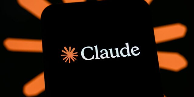 AI destituyó a este abogado de su despacho: “considerablemente más AI destituyó a este abogado de su despacho: “considerablemente más eficaz”
| AI,ai,lawyers,claude,anthropic,legal,legal-ai