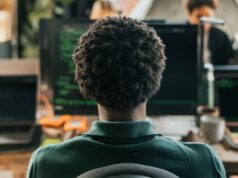 Tiene dos trabajos en secreto: gana 330.000 dólares y no le importa el dinero
| Careers,careers,tech,overemployment,overemployed,side-hustles,retirement,healthcare,ai,personal-finance,economy,hustle-culture-big-bet,passive-income Tiene dos trabajos en secreto: gana 330.000 dólares y no le importa el dinero
| Careers,careers,tech,overemployment,overemployed,side-hustles,retirement,healthcare,ai,personal-finance,economy,hustle-culture-big-bet,passive-income