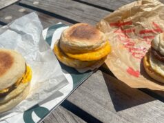 Comparé el mismo sándwich de desayuno de Starbucks, Dunkin’ y Tim Hortons
| Food,freelancer-le,starbucks,dunkin,tim-hortons,breakfast,breakfast-sandwiches,coffee-chain,chain-restaurants Comparé el mismo sándwich de desayuno de Starbucks, Dunkin' y Tim Hortons
| Food,freelancer-le,starbucks,dunkin,tim-hortons,breakfast,breakfast-sandwiches,coffee-chain,chain-restaurants
