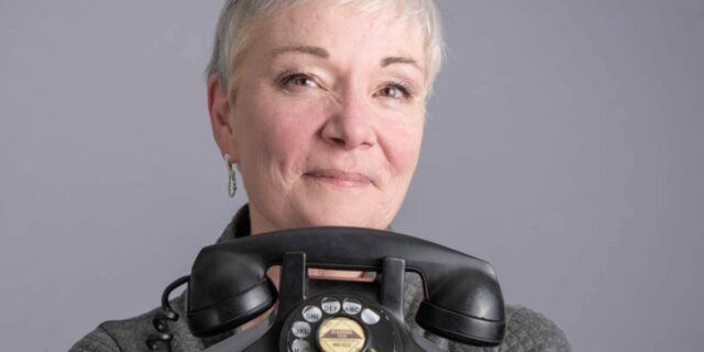 Phone Lady Mary Jane Copps ayuda a los trabajadores jóvenes a superar sus miedos

 | Careers,communication,mental-health,workplace,careers,generation-z,social-skills,as-told-to,phone-calls,soft-skills