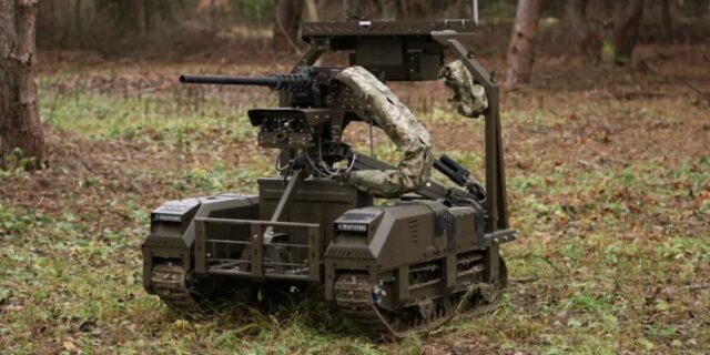 Robots de guerra ucranianos que transportan el pesado cañón estadounidense Robots de guerra ucranianos que transportan el pesado cañón estadounidense M2 “Ma Deuce”, centenario
| Military & Defense,ukraine,ground-robots,m2-browning,ground-drone