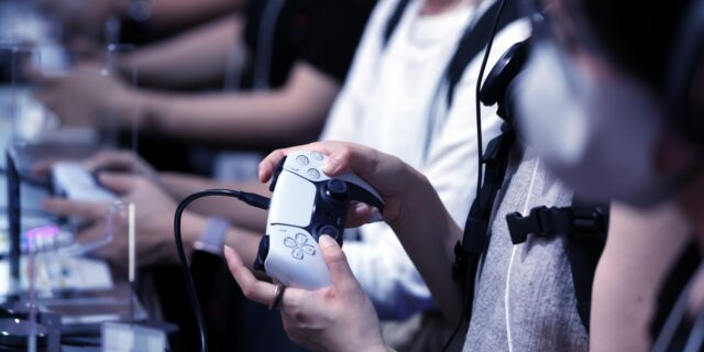 Sony dice adiós a los discos para los nuevos juegos Sony dice adiós a los discos para los nuevos juegos de PlayStation en 2028
| Tech,sony,playstation,discs,streaming