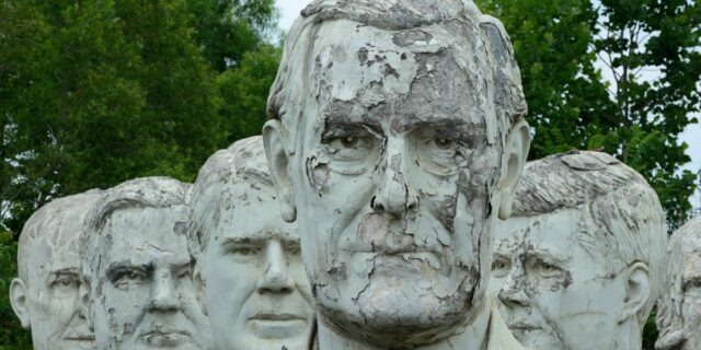 Estatuas de cabezas de presidentes estadounidenses se derrumban en campo Estatuas de cabezas de presidentes estadounidenses se derrumban en campo de Virginia
| Travel,features,abandoned,presidents,history,virginia,july-4-save-2026