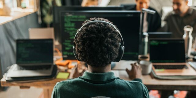 Leyenda de la ingeniería de software: los codificadores ahora necesitan Leyenda de la ingeniería de software: los codificadores ahora necesitan aprender habilidades sociales
| AI,Tech,Careers,software-engineering,careers,skills,coding,changing-workplace-big-bet