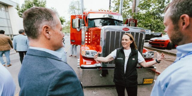 Camionero veterano: la IA ha hecho que los trabajos sean más seguros, pero los camiones autónomos no están listos

 | Transportation,trucking,ai,autonomous-trucking,as-told-to