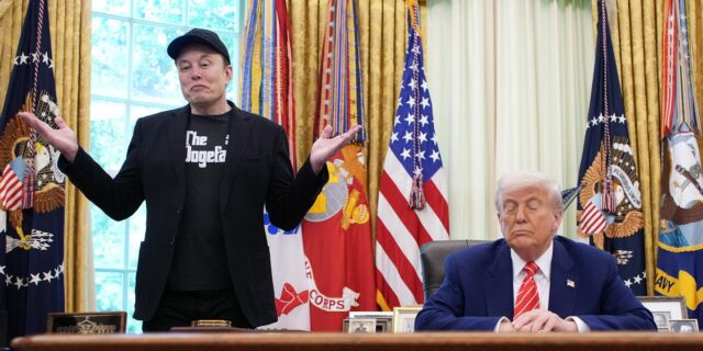 Trump dice que espera que Musk respalde las cuentas de Trump dice que espera que Musk respalde las cuentas de Trump con acciones de SpaceX
| Politics,Tech,Economy,trump,elon-musk,space-x,stocks,finance