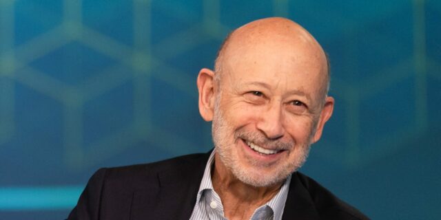 El ex director ejecutivo de Goldman, Lloyd Blankfein, se estrella El ex director ejecutivo de Goldman, Lloyd Blankfein, se estrella contra su jubilación
| Finance,finance,lloyd-blankfein,goldman-sachs,banking,retirement,wealth,money,streetwise,harvard,trading,charity,reading,learning,memoir