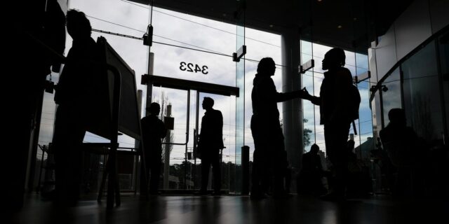 La IA está remodelando los empleos tecnológicos e impulsando la demanda de habilidades versátiles

 | AI,Careers,Tech,job-listings,ai,hiring,job-market,tech-hiring