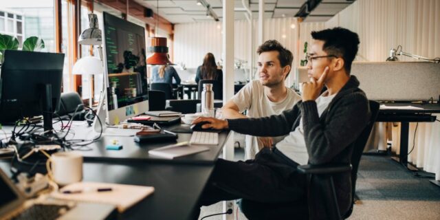 Las nuevas empresas nativas de IA contratan menos trabajadores principiantes, Las nuevas empresas nativas de IA contratan menos trabajadores principiantes, según un estudio
| AI,Tech,Startups,Careers,Economy,future-of-work,entry-level-job,ai-jobs,tech-hiring,employment