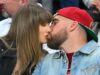 ¿Taylor Swift y Travis Kelce lanzarán un documental de bodas? Lo que sabemos.
| Entertainment,taylor-swift,travis-kelce,weddings,documentary,music,celebrity,analysis ¿Taylor Swift y Travis Kelce lanzarán un documental de bodas? Lo que sabemos.
| Entertainment,taylor-swift,travis-kelce,weddings,documentary,music,celebrity,analysis
