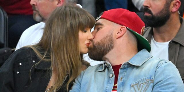 ¿Taylor Swift y Travis Kelce lanzarán un documental de bodas? ¿Taylor Swift y Travis Kelce lanzarán un documental de bodas? Lo que sabemos.
| Entertainment,taylor-swift,travis-kelce,weddings,documentary,music,celebrity,analysis