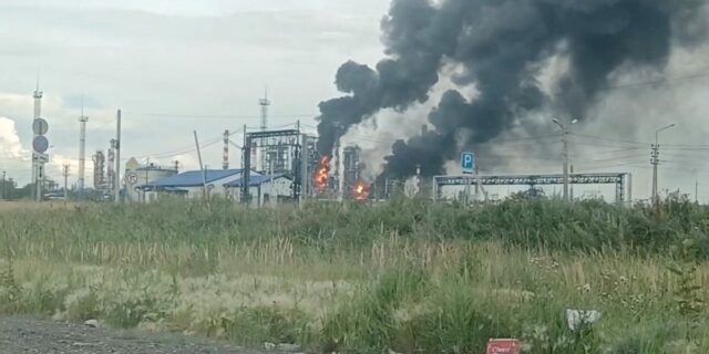Drones ucranianos volaron a Siberia para atacar una refinería de Drones ucranianos volaron a Siberia para atacar una refinería de petróleo clave
| Military & Defense,ukraine-war,drone-warfare,russian-oil