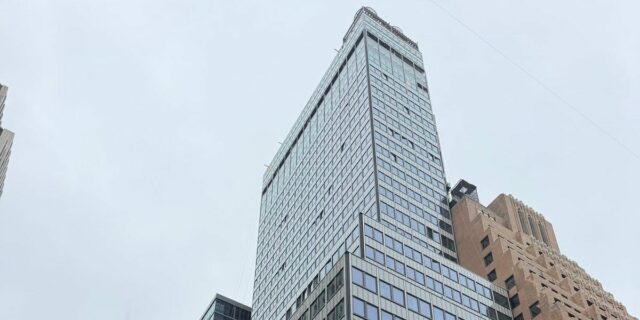 Las autoridades advierten que el rascacielos de Nueva York sigue Las autoridades advierten que el rascacielos de Nueva York sigue siendo inestable y podría colapsar
| Real Estate,News,midtown,new-york-city,fdny