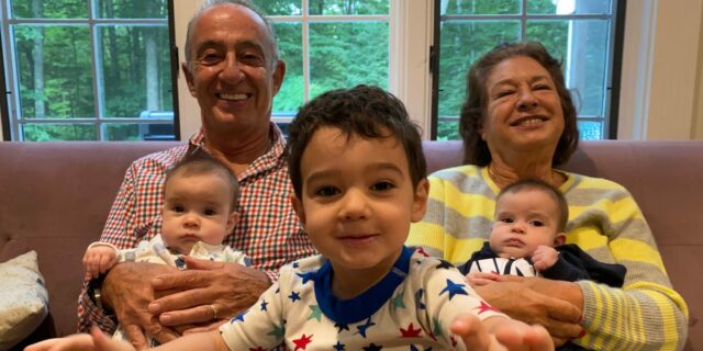 Mis hijos están creciendo. Mis padres están envejeciendo. | Parenting,essay,parenting,guilt,sandwich-generation Mis hijos están creciendo. Mis padres están envejeciendo.
| Parenting,essay,parenting,guilt,sandwich-generation
