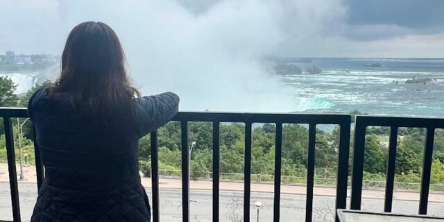 Instagram vs. Lección de realidad que aprendí mientras visitaba las Cataratas del Niágara

 | Travel,Parenting,essay,parenting-freelancer,niagara-falls,travel,instagram-vs-reality,disappointment,new-york,travel-with-kids