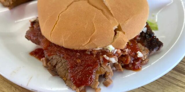 Este restaurante de barbacoa tiene su receta de salsa encerrada en la bóveda de un banco

 | Food,Travel,barbecue,restaurant,restaurants,bbq,arkansas