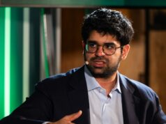 Perplexity crea una herramienta de codificación de IA para enfrentarse a Cursor y OpenAI
| Tech,AI,Startups,perplexity,exclusive,exclusives,scoops,vibe-coding,changing-workplace-big-bet,ai,artificial-intelligence,developers,startups,software-engineers,coding,cursor,software-development Perplexity crea una herramienta de codificación de IA para enfrentarse a Cursor y OpenAI
| Tech,AI,Startups,perplexity,exclusive,exclusives,scoops,vibe-coding,changing-workplace-big-bet,ai,artificial-intelligence,developers,startups,software-engineers,coding,cursor,software-development