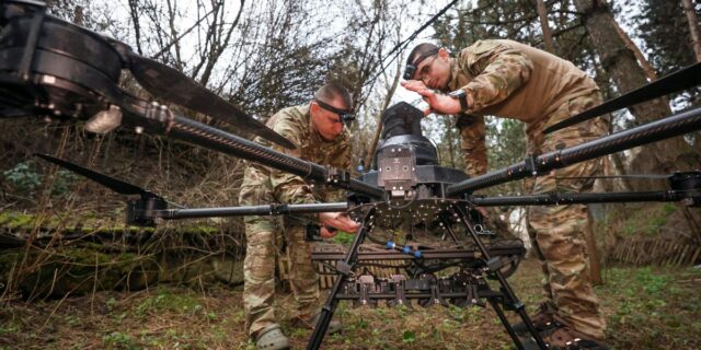 Drones ucranianos utilizan nuevas municiones para atacar 230 cañones de Drones ucranianos utilizan nuevas municiones para atacar 230 cañones de artillería en 2 días
| Military & Defense,ukraine-war,drone-warfare