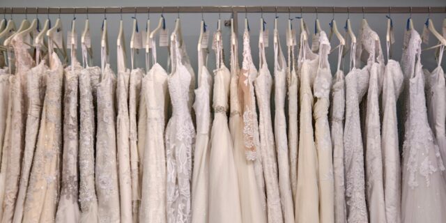 Los mayores errores de vestimenta que cometen las novias, según Los mayores errores de vestimenta que cometen las novias, según un experto en bodas
| Lifestyle,Home Design,lifestyle,wedding,bridal,bridal-salon,evergreen-story,wedding-gown,wedding-advice,freelancer-le,weddings,wedding-dress
