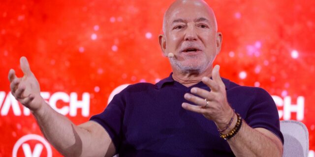 Blue Origin de Jeff Bezos recauda 10.000 millones de dólares. Blue Origin de Jeff Bezos recauda 10.000 millones de dólares. Lea la nota.
| Tech,Startups,Space,jeff-bezos,blue-origin,elon-musk,spacex,limited-synd,funding,startups,venture-capital,space