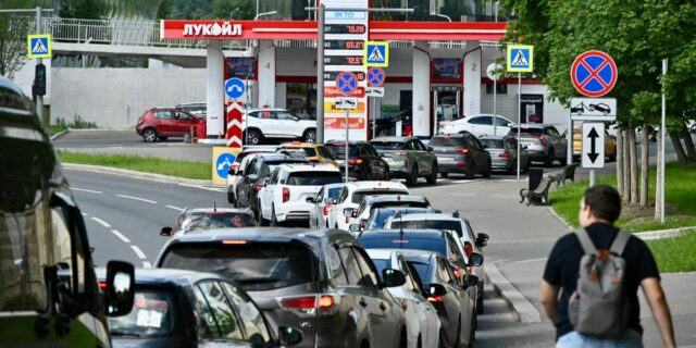 La peor crisis de combustible de Rusia en años empeora La peor crisis de combustible de Rusia en años empeora en medio de los ataques con drones en Ucrania
| Military & Defense,ukraine-war,russian-government,fuel-crisis,oil-export