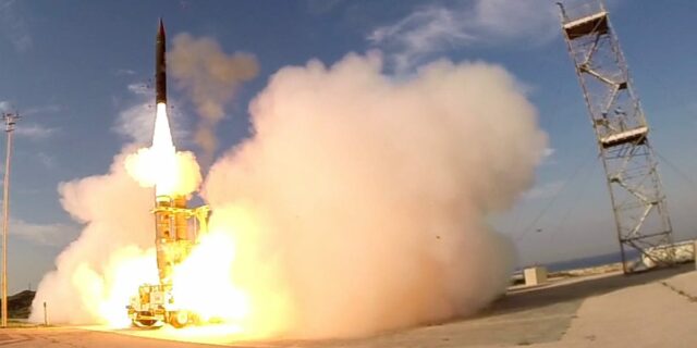 Israel está fabricando interceptores de próxima generación para Arrow, y Israel está fabricando interceptores de próxima generación para Arrow, y uno de ellos está casi en producción.
| Military & Defense,israel,missile-defense