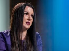 Fiji Simo renuncia a OpenAI y pasa a desempeñar una función de asesoramiento
| Tech,AI,openai,beacon-industries-big-bet,fidji-simo,sam-altman,limited-synd,departures,executive-changes,leadership Fiji Simo renuncia a OpenAI y pasa a desempeñar una función de asesoramiento
| Tech,AI,openai,beacon-industries-big-bet,fidji-simo,sam-altman,limited-synd,departures,executive-changes,leadership