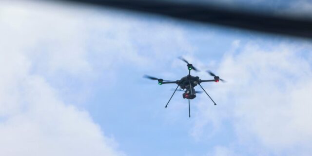 El Pentágono gasta mucho en armas láser para derribar drones y misiles

 | Military & Defense,defense,laser-weapons,drones,missiles,pentagon