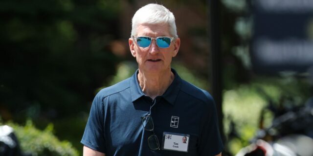 Apple acusa a OpenAI de jugar sucio en la guerra por el talento de la IA

 | AI,Tech,openai,apple,tim-cook,lawsuit,limited-synd