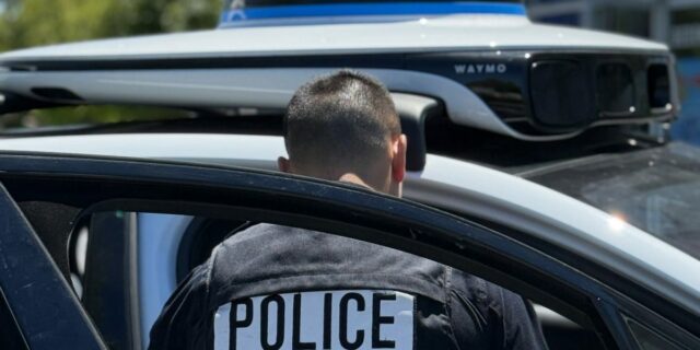 Waymo llamó a la policía sobre adolescentes después de vigilancia en vivo de la cabina

 | Transportation,waymo