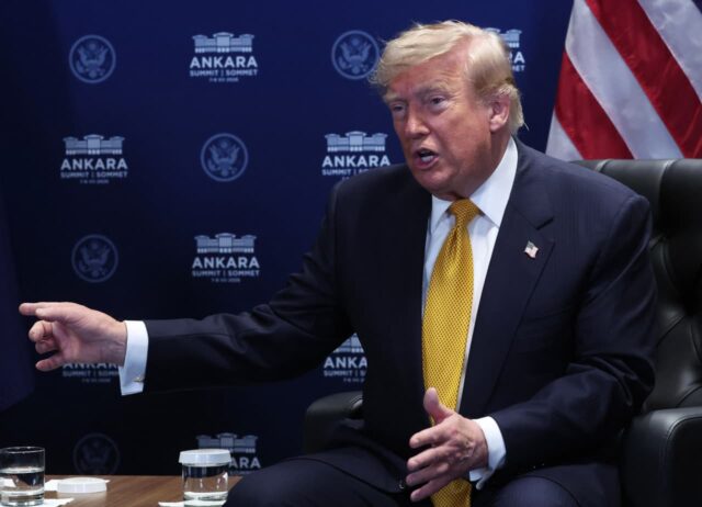 Los precios del petróleo subieron más en dos meses después Los precios del petróleo subieron más en dos meses después de que Trump sugiriera que el alto el fuego entre Estados Unidos e Irán había terminado.
|