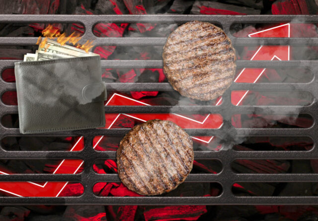 Las importaciones récord de carne vacuna están inundando los EE.UU. Entonces, ¿por qué es tan cara la barbacoa del 4 de julio?

 | 