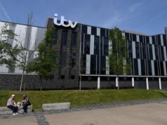 Apenas una semana después de la propuesta de escisión, Comcast anuncia que comprará el canal británico
| Apenas una semana después de la propuesta de escisión, Comcast anuncia que comprará el canal británico
|