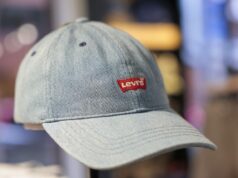 Levi’s está encontrando nuevas formas de ganarse a los clientes recurriendo a las blusas y al ‘lujo denim’.
| Levi's está encontrando nuevas formas de ganarse a los clientes recurriendo a las blusas y al 'lujo denim'.
|