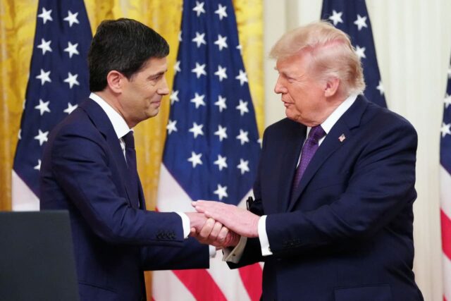 Trump critica a la Reserva Federal como "hostil" y dice Trump critica a la Reserva Federal como "hostil" y dice que Warsh "tiene que hacer lo que tiene que hacer" con las tasas de interés
|