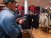 ¿Qué forma de K tiene la economía estadounidense? El 10% más rico gasta casi tanto, excluyendo productos esenciales, como el 70% más pobre combinado.
| ¿Qué forma de K tiene la economía estadounidense? El 10% más rico gasta casi tanto, excluyendo productos esenciales, como el 70% más pobre combinado.
|