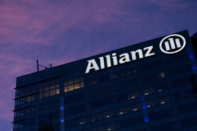 El gigante de los seguros dice que está recurriendo a la IA para reemplazar hasta 1.800 puestos de trabajo

 | 