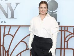 Después de vender su casa en Westchester por $ 5 millones, Drew Barrymore muestra su casa rodante
| Después de vender su casa en Westchester por $ 5 millones, Drew Barrymore muestra su casa rodante
|